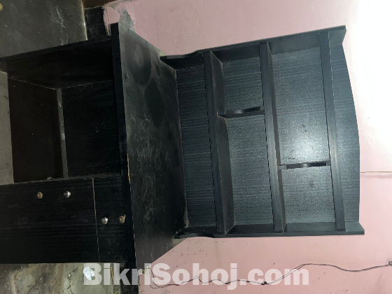 পড়ার টেবিল